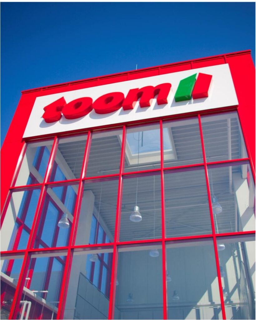 Customer reference from toom Baumarkt on the successful AutoStore™ integration with neo|StoreLink™ in SAP EWM and the resulting stable, transparent and scalable logistics processes.